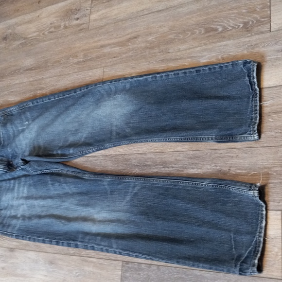 AMERICAN EAGLE RELAXED, DISTRESSED BOTTOM, BLUE JEANS ๐ - Picture 3 of 16